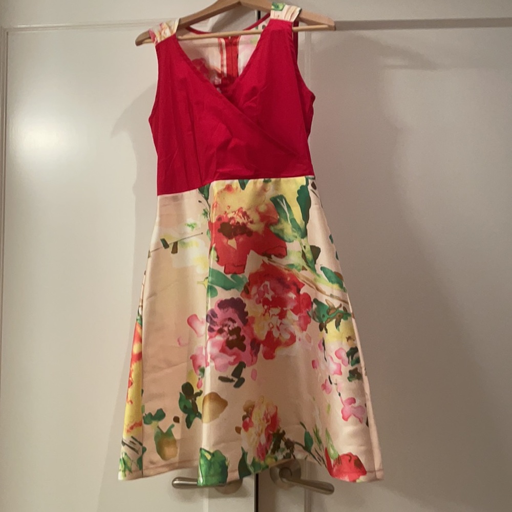 Designer from Santiago the Chile sown and designed by hand. Ideal for weddings.